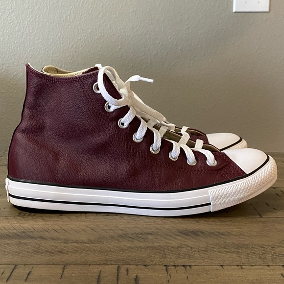 ⭐️ SOLD ⭐️ CONVERSE Leather Hi Top Sneakers M10 - Picture 2 of 10